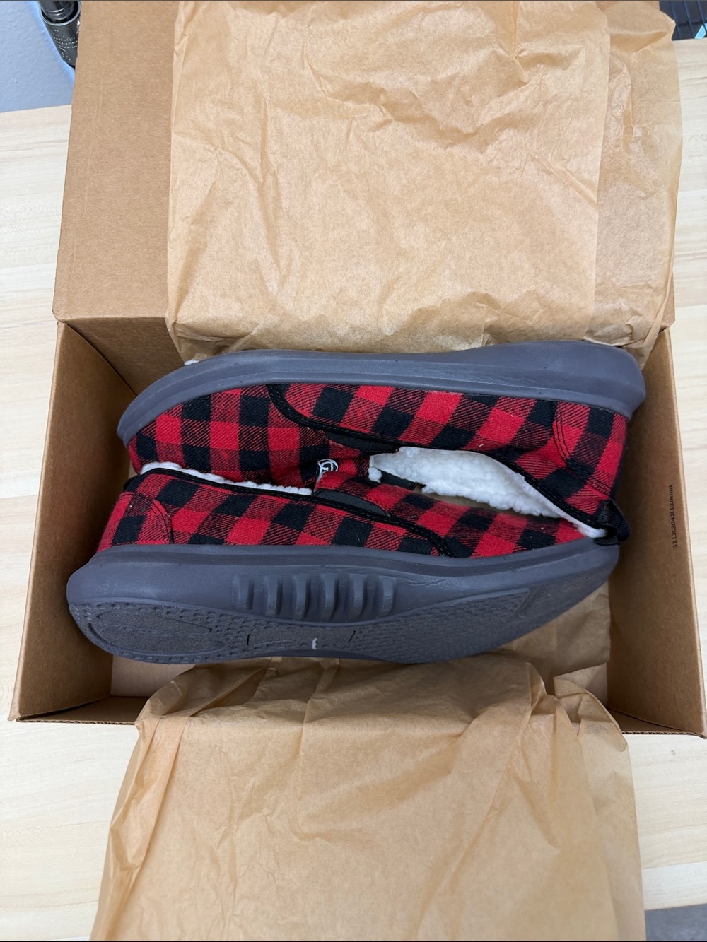 REVITALIGN Men's Red and Black Buffalo Plaid Slip-On Slippers 9.5 men